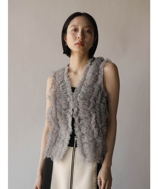 Vネックチュールフリルベスト