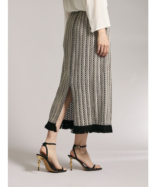 裾フリンジレーススカート