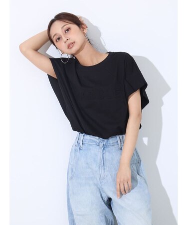 フロントタックエンボスロゴTEE