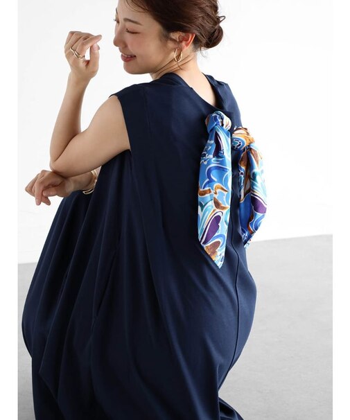 バックスカーフカットワンピース
