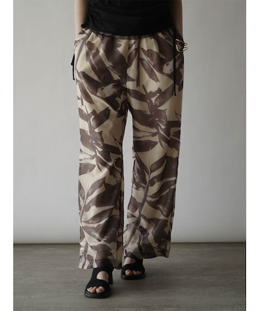 ボタニカルデザインリラックスワイドパンツ