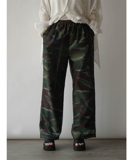 ボタニカルデザインリラックスワイドパンツ