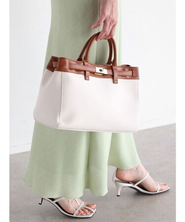 チャーム付きベルテッドバッグ