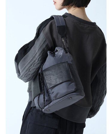 フェイクレザーポケット巾着バッグ