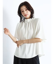 サテンギャザーネックフレアスリーブブラウス