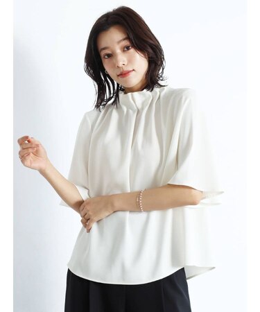 サテンギャザーネックフレアスリーブブラウス