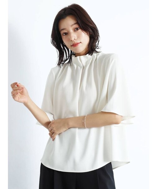 サテンギャザーネックフレアスリーブブラウス