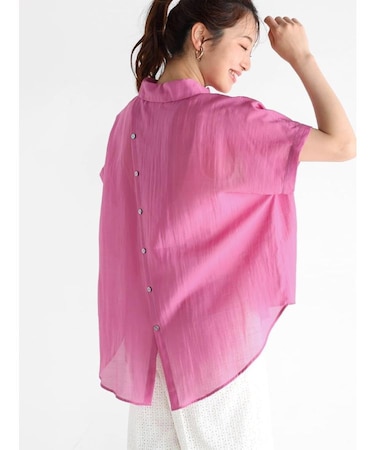 バックボタンデザインシアーシャツ