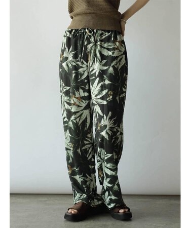 ボタニカルプリントイージーワイドパンツ