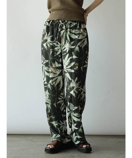 ボタニカルプリントイージーワイドパンツ
