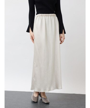 サテンストレートスカート