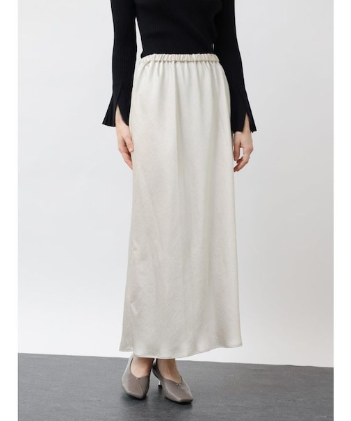 サテンストレートスカート