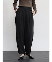 センタープレスツータックパンツ