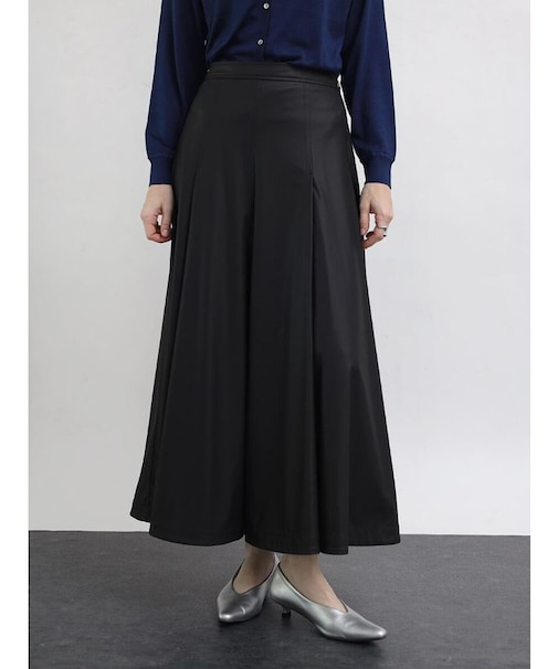 レザータッチフレアスカート