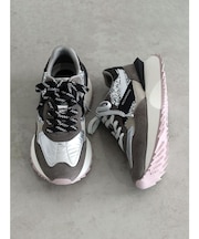 グリッタースニーカー