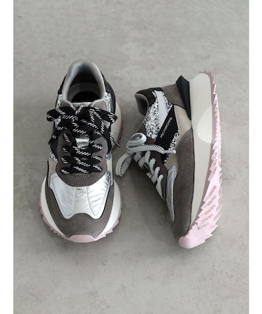 グリッタースニーカー