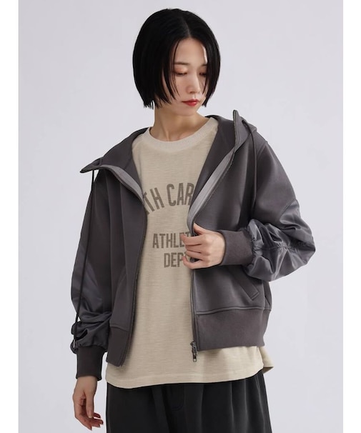 ギャザースリーブジップアップパーカー