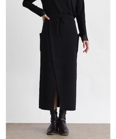 フロントスリットニットスカート