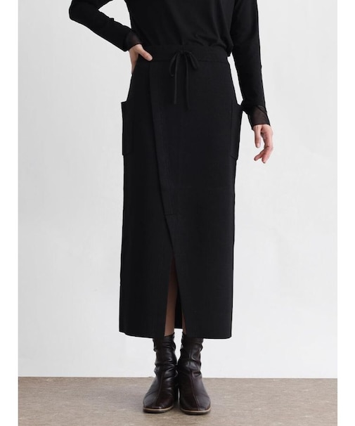 フロントスリットニットスカート