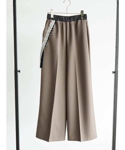 テープロゴエンブロスラックスパンツ