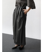 レザータッチウエストタックナロースカート