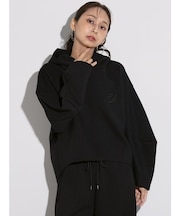 エンブロイダリーポンチフーディー