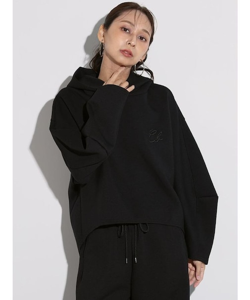 エンブロイダリーポンチフーディー