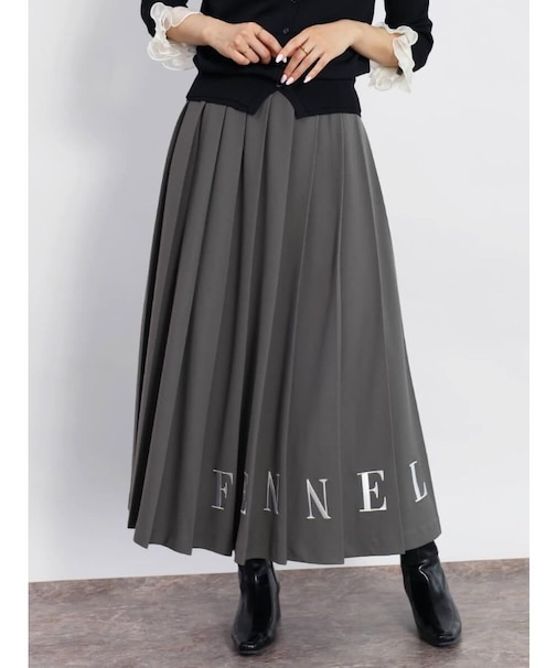 刺繍ロゴプリーツスカート