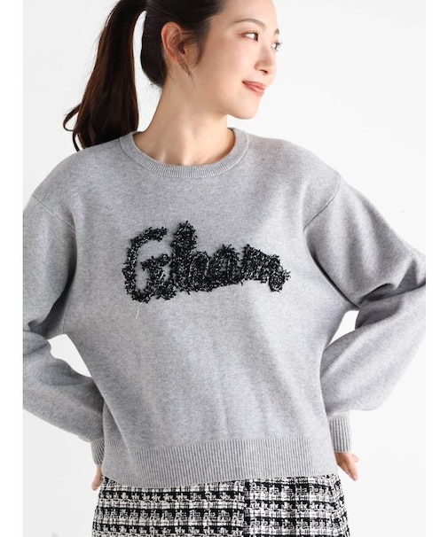 ロゴ刺繍ニット