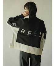 バックロゴトリミングハイネックニット