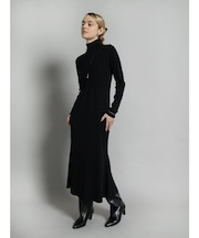 バックボタンニットワンピース