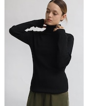 バックジップタートルネックリブニット