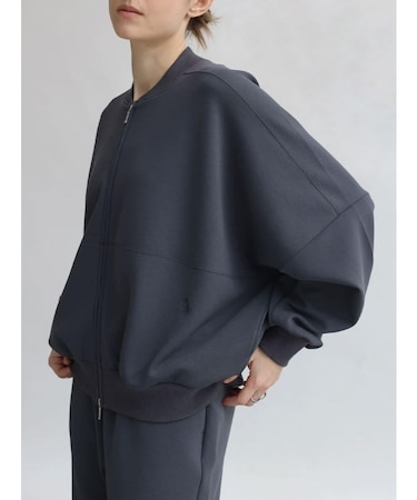 Agaロゴ刺繍入りジップパーカー