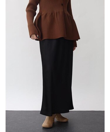 サテンストレートスカート