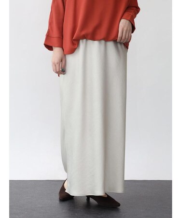 サテンストレートスカート