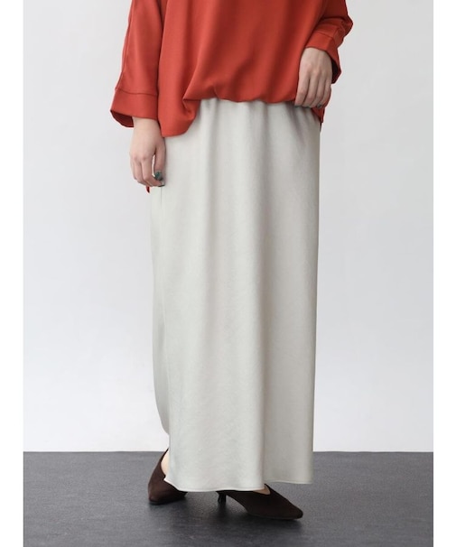 サテンストレートスカート