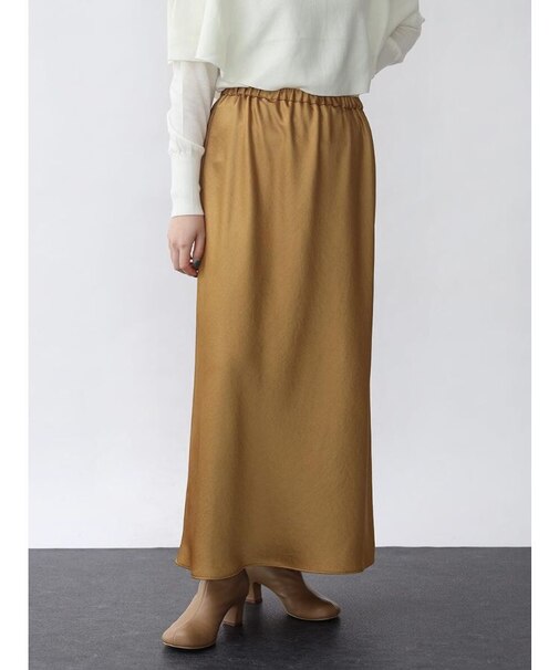 サテンストレートスカート