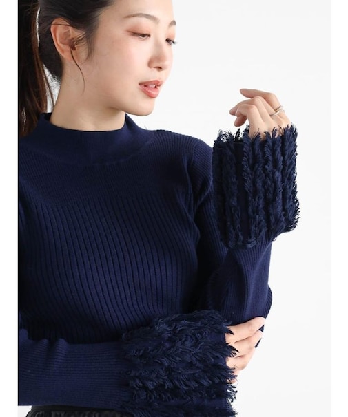 袖フリンジリブハイネックニット