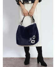 ビジューブローチ付きフェイクファートートバッグ