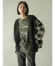 チェックシャツ × ニットカーディガン