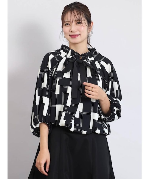 ジオメトリックギャザーカラーボリュームブラウス｜メドックの通販
