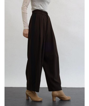 サイドラインバレルタックパンツ