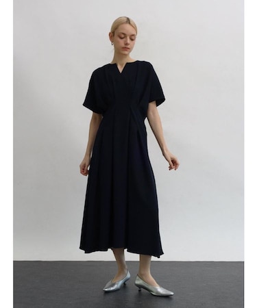 キーネックウエストタックワンピース