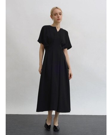 キーネックウエストタックワンピース