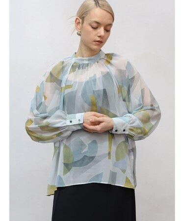 幾何柄プリントシフォンブラウス
