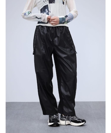 フェイクレザー切り替えカーブウェットパンツ