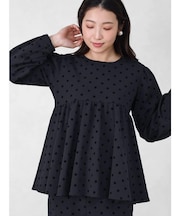 フロッキードットペプラムブラウス