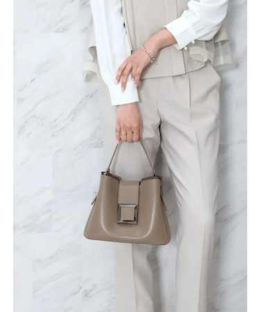 スクエアバックルハンドバッグ