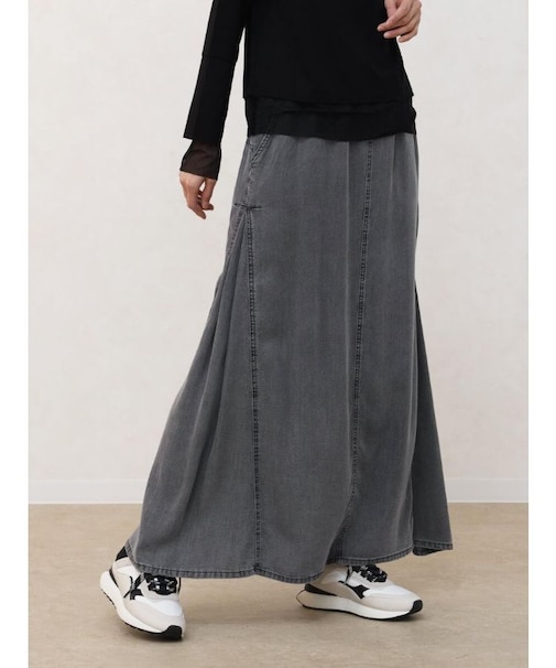 サイドタックセミフレアスカート