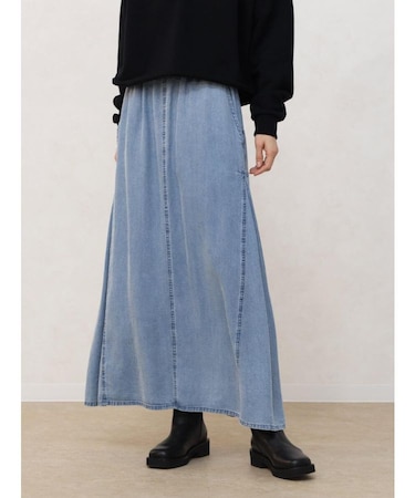 サイドタックセミフレアスカート